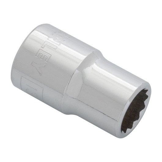 SOCKET MAXI DRIVE  ON WHITE BACKGROUND