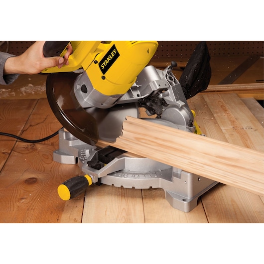 Sierra Ingleteadora 10 pulg. (254mm) 1500W