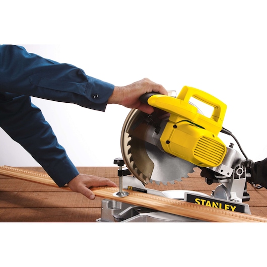 Sierra Ingleteadora 10 pulg. (254mm) 1500W